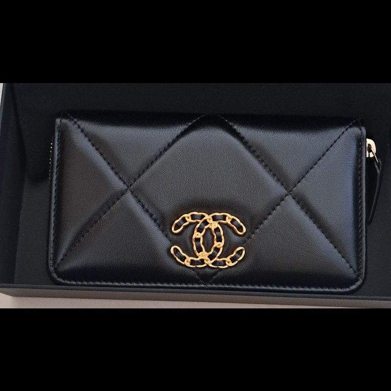 Chanel 19 熱門黑金拉鍊中夾 晶片款 黑色愛心釦包裝-2