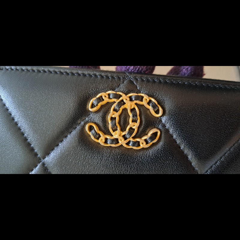 Chanel 19 熱門黑金拉鍊中夾 晶片款 黑色愛心釦包裝-3