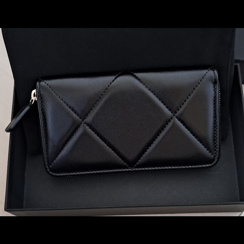 Chanel 19 熱門黑金拉鍊中夾 晶片款 黑色愛心釦包裝-4