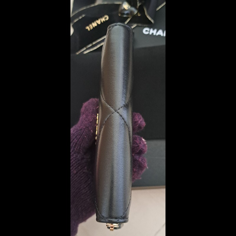 Chanel 19 熱門黑金拉鍊中夾 晶片款 黑色愛心釦包裝-5