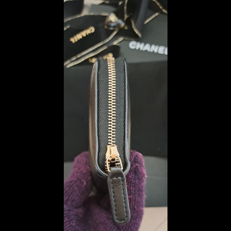 Chanel 19 熱門黑金拉鍊中夾 晶片款 黑色愛心釦包裝-6