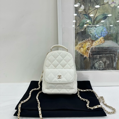 Chanel香奈兒 24A mini雙肩包 白色金扣 芯片