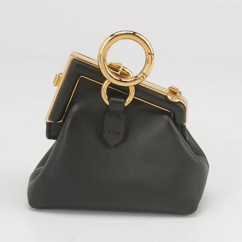 Fendi FirstNano羊皮純色大F金屬搭扣斜挎包-4
