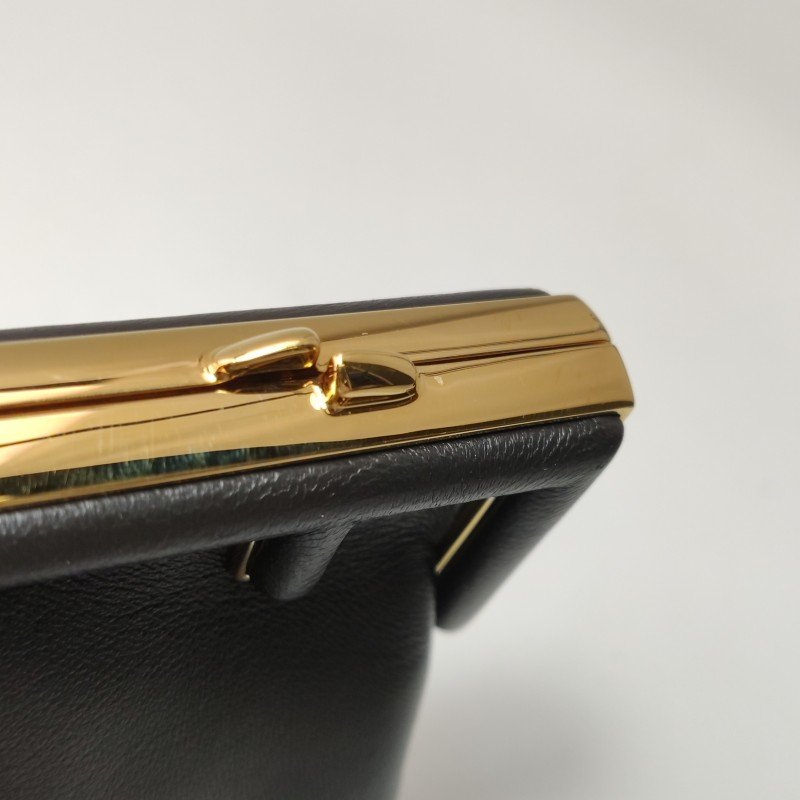 Fendi FirstNano羊皮純色大F金屬搭扣斜挎包-10