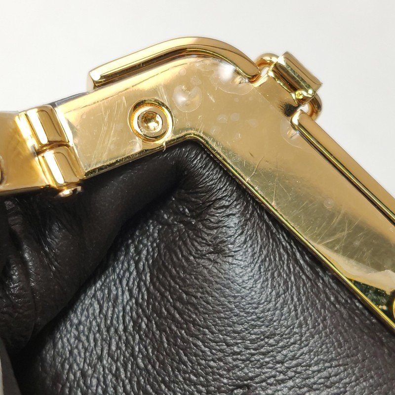 Fendi FirstNano羊皮純色大F金屬搭扣斜挎包-15