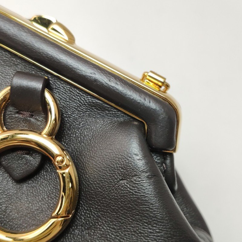 Fendi FirstNano羊皮純色大F金屬搭扣斜挎包-16