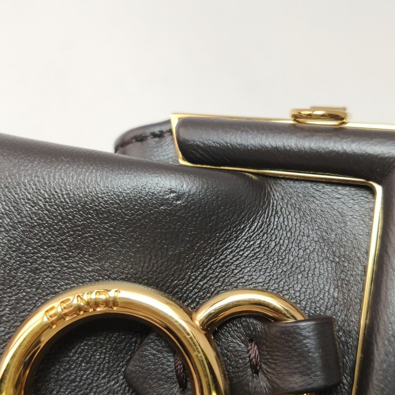 Fendi FirstNano羊皮純色大F金屬搭扣斜挎包-17