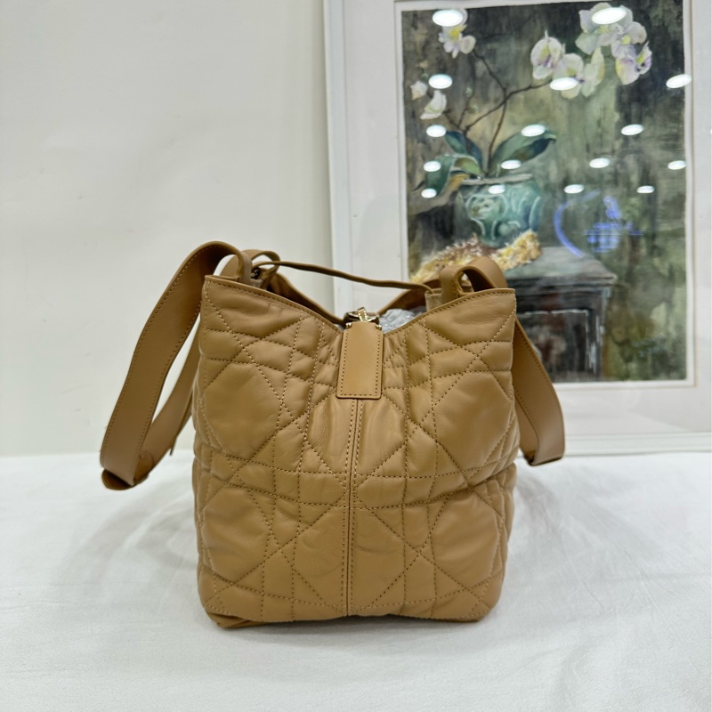 Dior/迪奧 Toujours 中型托特包,奶茶色菱格紋,經典菱格壓紋設計, 金色五金扣 23年標 尺寸30x20x19cm,空間大容量,適合日常通勤-2