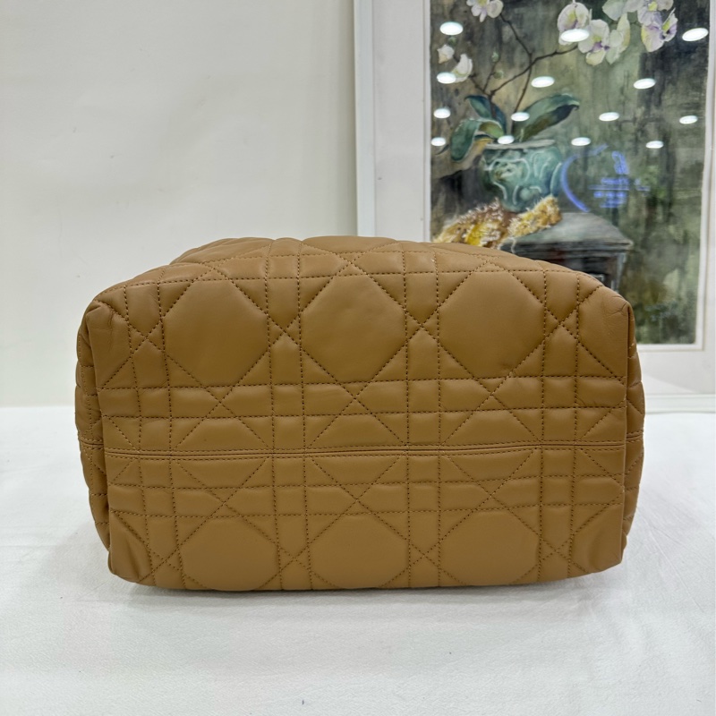 Dior/迪奧 Toujours 中型托特包,奶茶色菱格紋,經典菱格壓紋設計, 金色五金扣 23年標 尺寸30x20x19cm,空間大容量,適合日常通勤-5