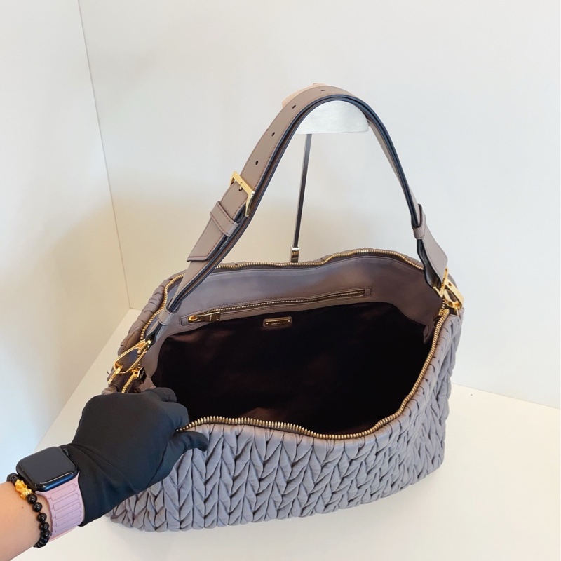 【97新🆕】MiuMiu 灰金皺摺全皮機場包 單肩包-8