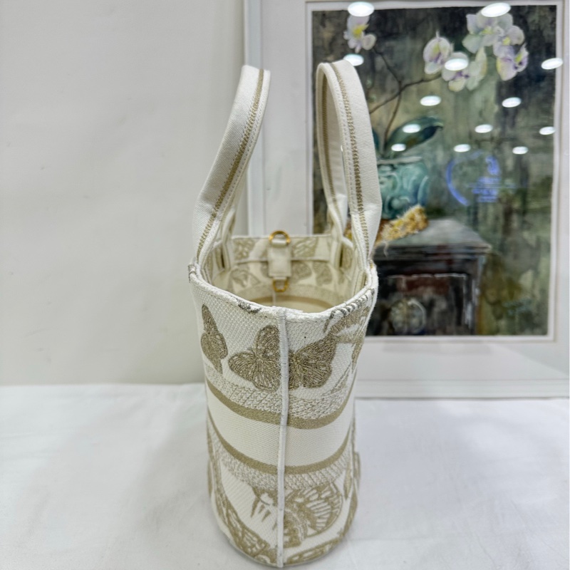 Dior/Dior 白金蝴蝶刺繡菜籃托特包 白色帆布 金色蝴蝶刺繡 23年編碼 尺寸24*11*20cm 可拆卸肩帶-3