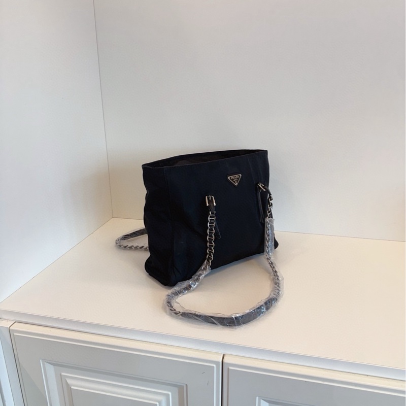 【97新🆕】Prada 黑銀降落傘帆布 豬鼻子長鏈條tote斜挎包 單肩包-1