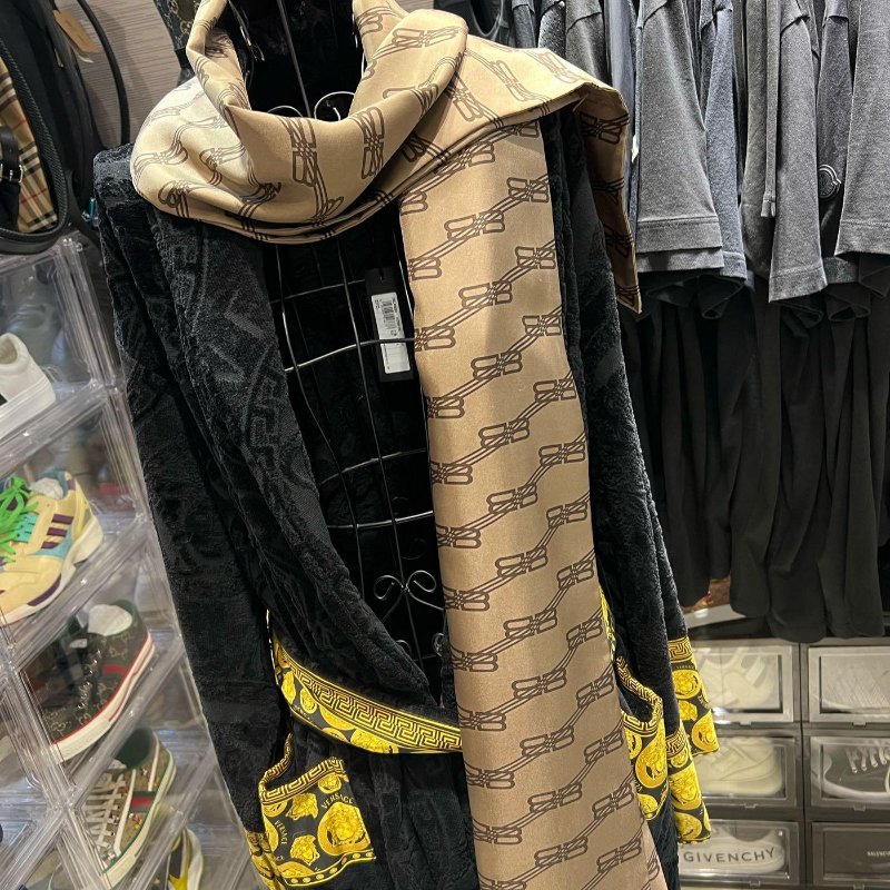 💎Han's house精品服飾💎Balenciaga 巴黎世家 真絲 絲巾 圍巾 32X176CM-0