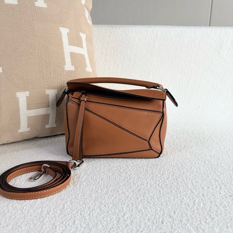 裸包優惠！ Loewe 羅意威 Puzzle 焦糖色 Mini 幾何包