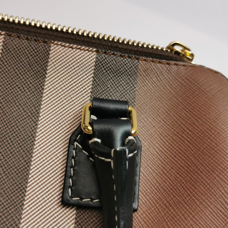 Burberry 迷你牛皮拼色格纹斜挎包单肩包-11