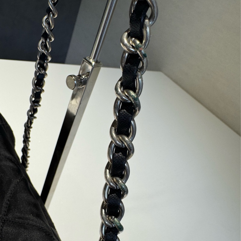 Prada 三角牌黑銀鏈條包 （有保卡）-11