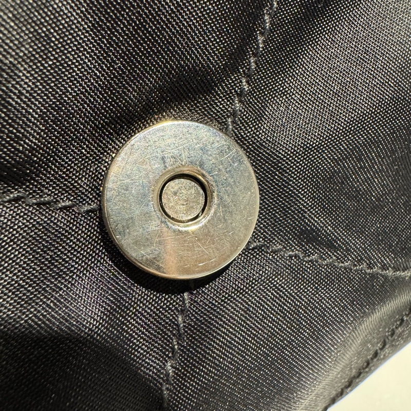 Prada 三角牌黑銀鏈條包 （有保卡）-14