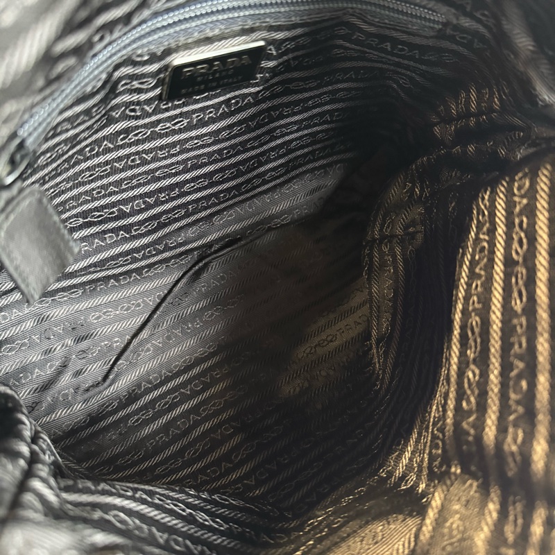 Prada 三角牌黑銀鏈條包 （有保卡）-15
