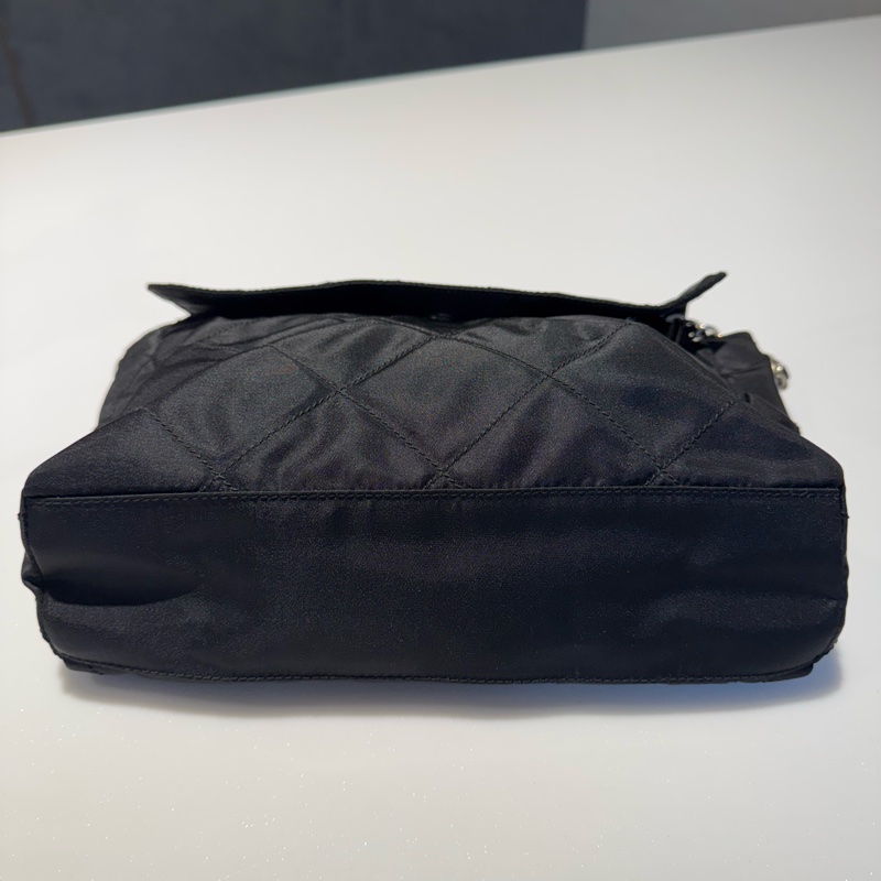 Prada 三角牌黑銀鏈條包 （有保卡）-17