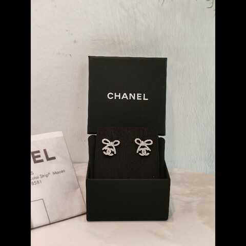 Chanel 25k earrings