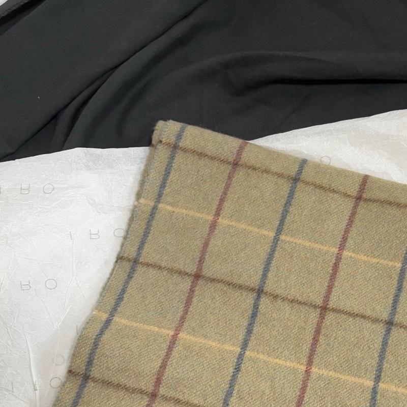 【近新閒置❤️】 Burberry 變色龍羊絨圍巾-4