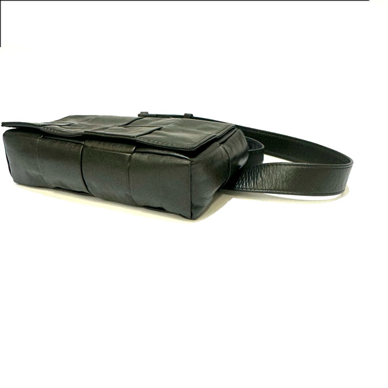 BV 墨綠油蠟牛皮銀釦belt cassette8格下蓋胸肩包-6
