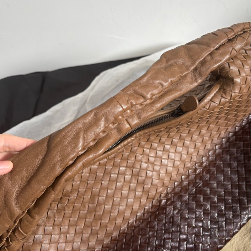 【近新閒置❤️】 bv 棕色漆皮拼接中號和尚包單肩包-6