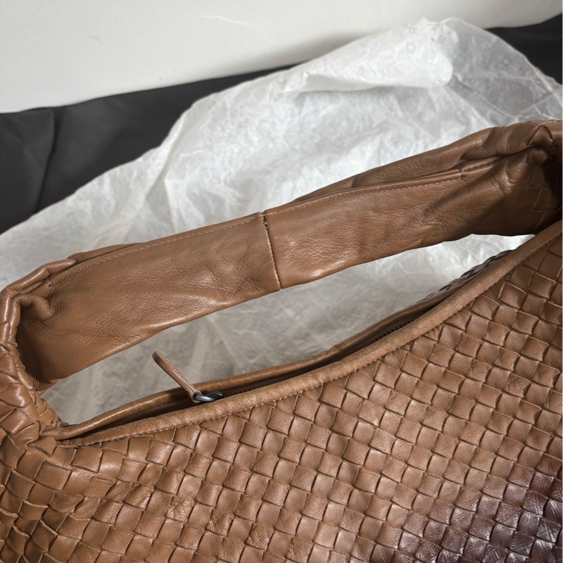 【近新閒置❤️】 bv 棕色漆皮拼接中號和尚包單肩包-7