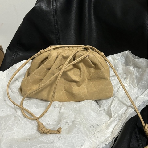 【近新閒置❤️】 bv 牛皮紙雲朵包斜挎包