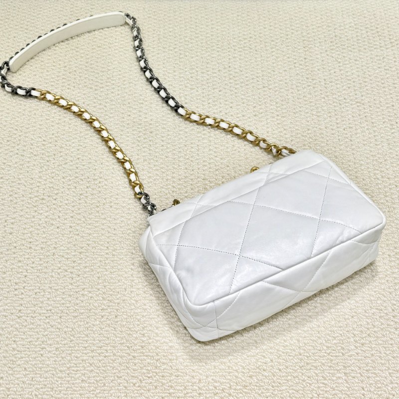 CHANEL - 白色羊皮金釦 19 bag-1