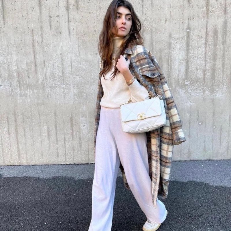 CHANEL - 白色羊皮金釦 19 bag-5