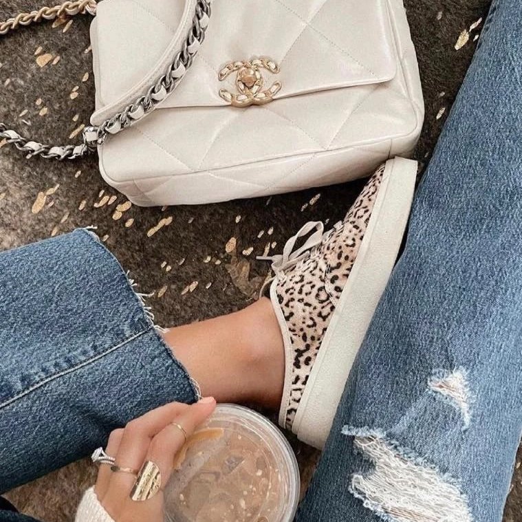 CHANEL - 白色羊皮金釦 19 bag-7