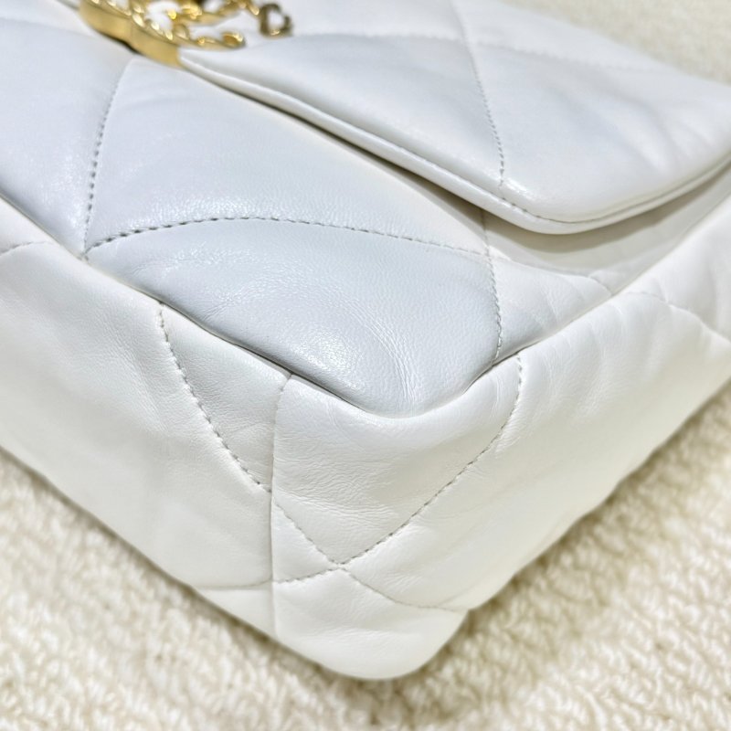 CHANEL - 白色羊皮金釦 19 bag-8