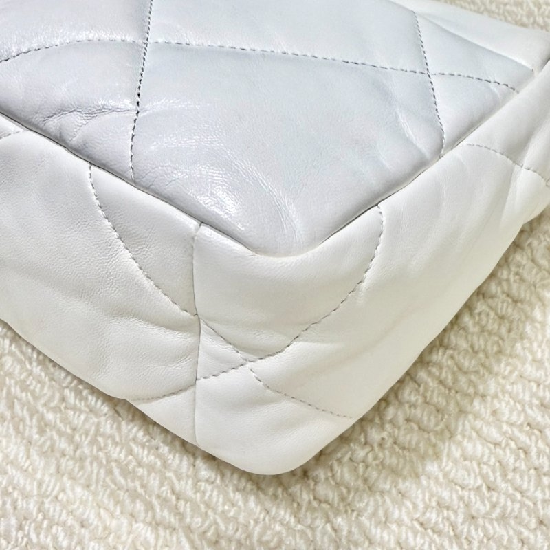 CHANEL - 白色羊皮金釦 19 bag-9