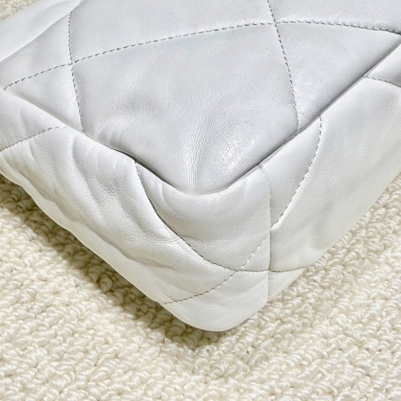 CHANEL - 白色羊皮金釦 19 bag-10