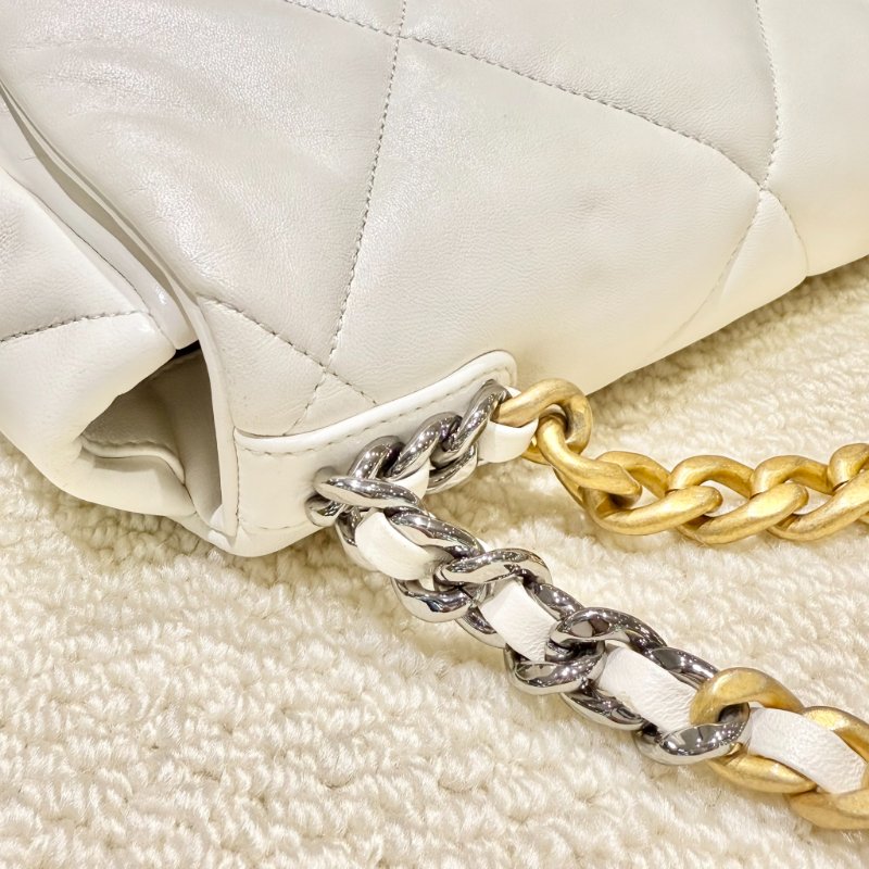 CHANEL - 白色羊皮金釦 19 bag-11