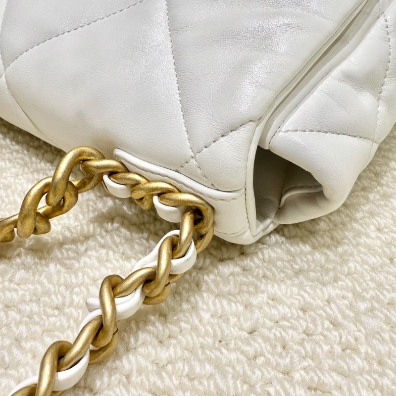 CHANEL - 白色羊皮金釦 19 bag-12