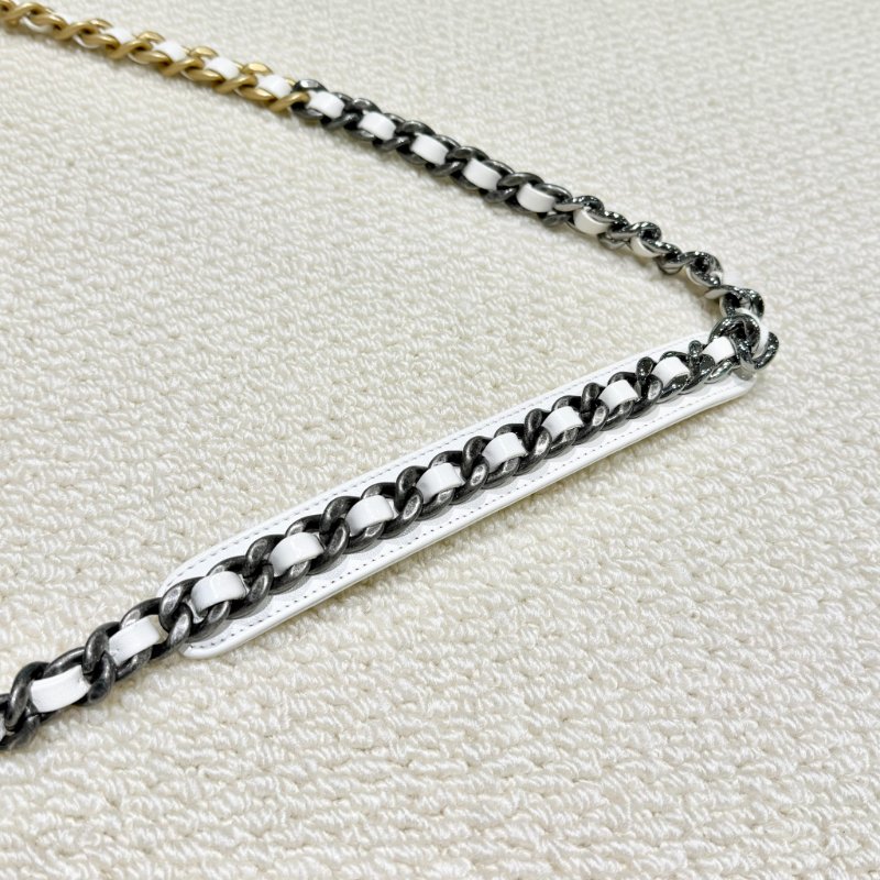 CHANEL - 白色羊皮金釦 19 bag-14