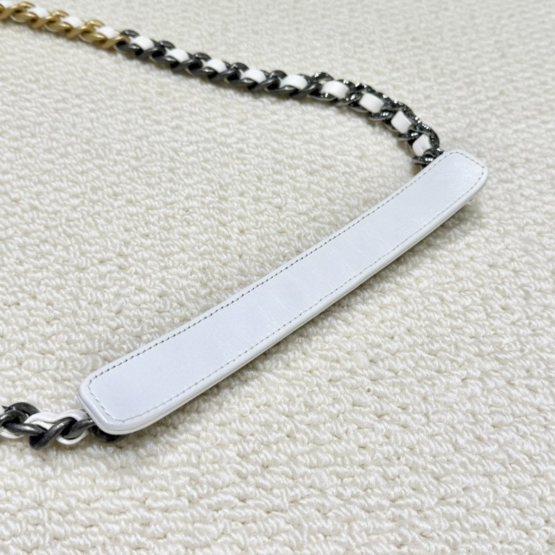 CHANEL - 白色羊皮金釦 19 bag-15