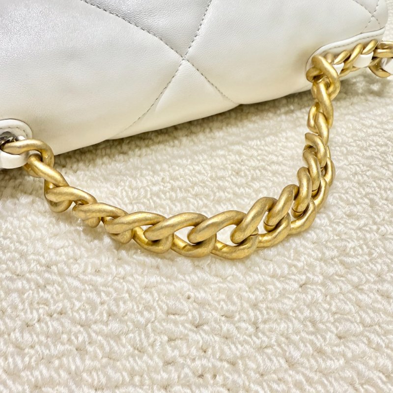 CHANEL - 白色羊皮金釦 19 bag-20