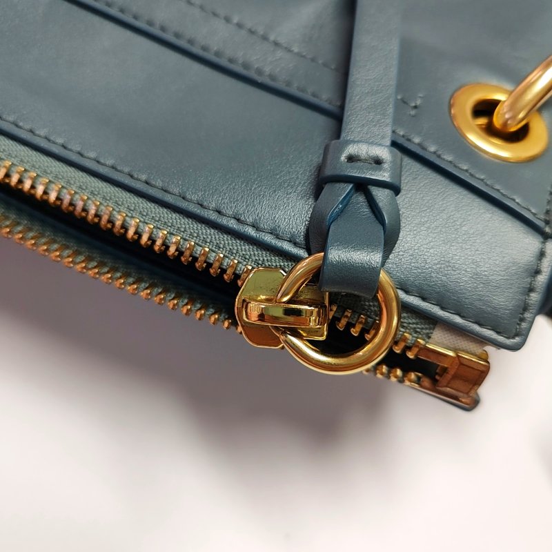 Chloé Roy 藍色牛皮鉚釘單肩包斜挎包 金色五金 2條可拆卸肩帶-11