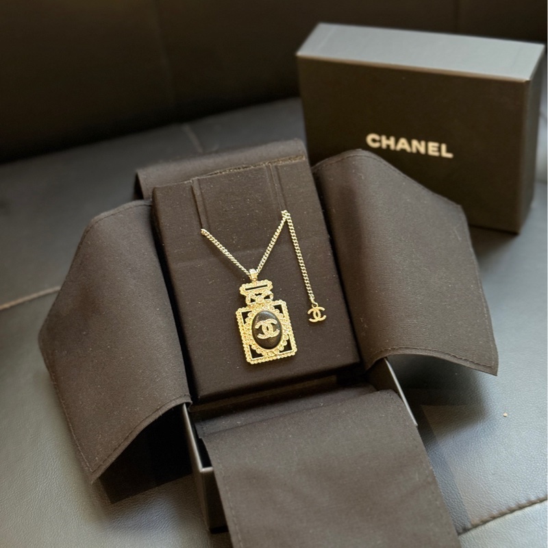 【閒置🆕】Chanel 22b 黑金蝴蝶結香水瓶💎水鑽項鍊毛衣鏈-0