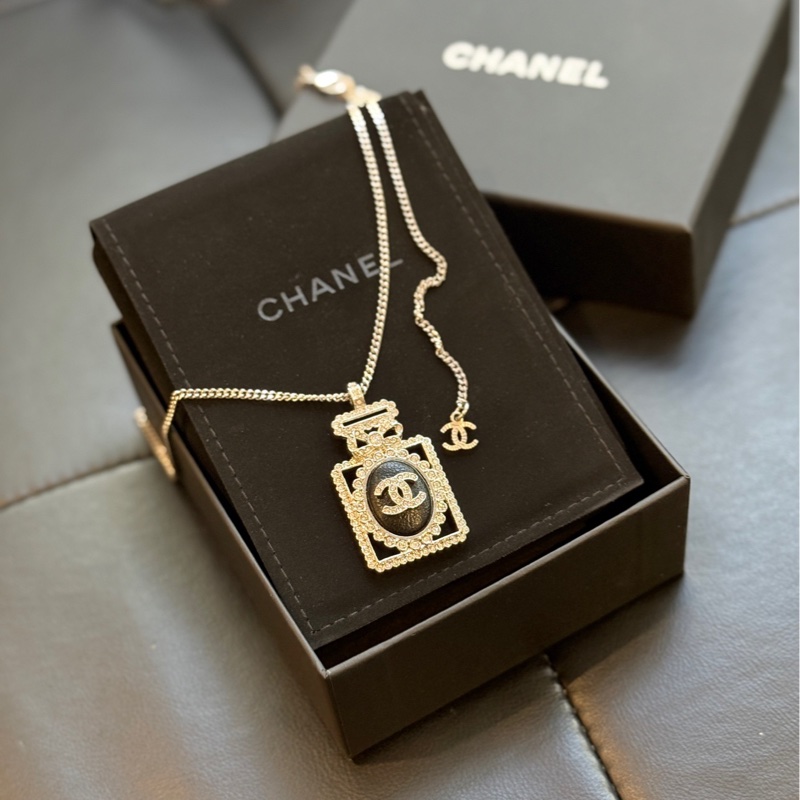 【閒置🆕】Chanel 22b 黑金蝴蝶結香水瓶💎水鑽項鍊毛衣鏈-3
