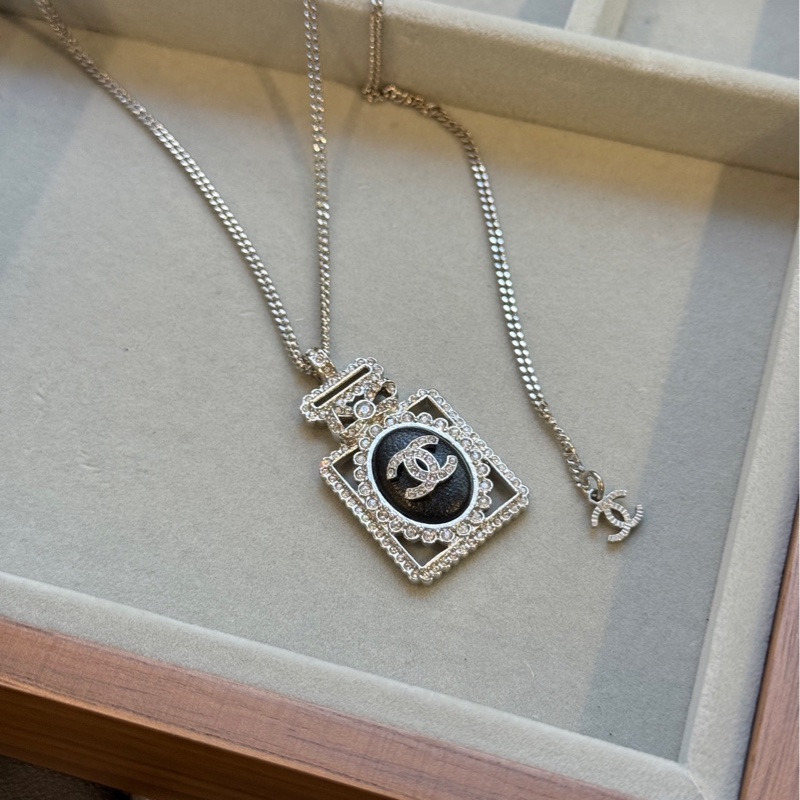 【閒置🆕】Chanel 22b 黑金蝴蝶結香水瓶💎水鑽項鍊毛衣鏈-6