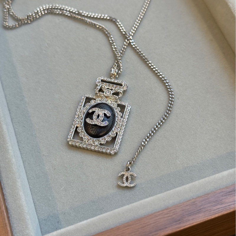 【閒置🆕】Chanel 22b 黑金蝴蝶結香水瓶💎水鑽項鍊毛衣鏈-7