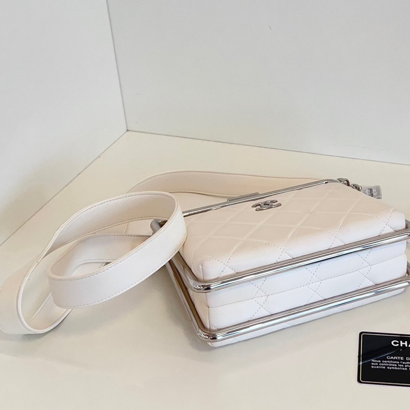 【97新🆕】Chanel 白色菱格🤍小銀桿晚宴盒子包 絕版款手提包 斜挎包 單肩包-3