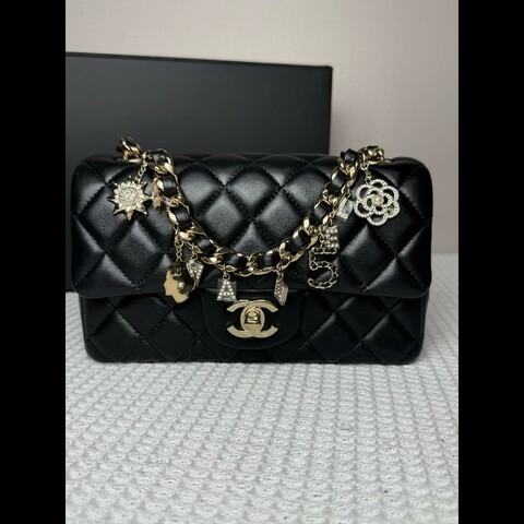 Chanel香奈兒徽章限量大mini羊皮