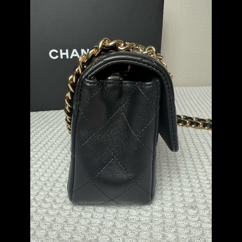 Chanel香奈兒徽章限量大mini羊皮-3