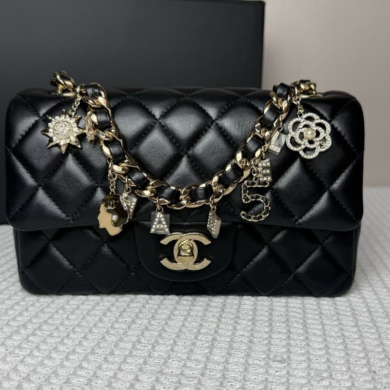 Chanel香奈兒徽章限量大mini羊皮-8