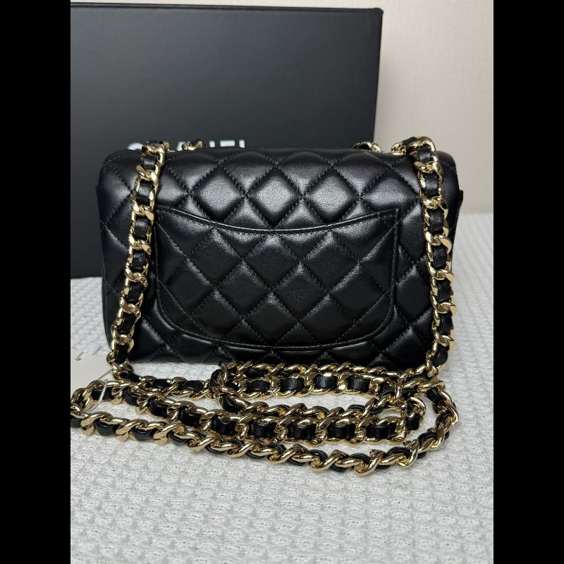 Chanel香奈兒徽章限量大mini羊皮-9